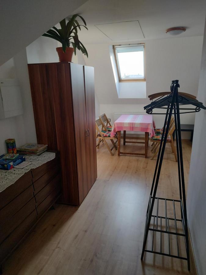 Apartman V Podkrovi Lägenhet Dobruška Exteriör bild